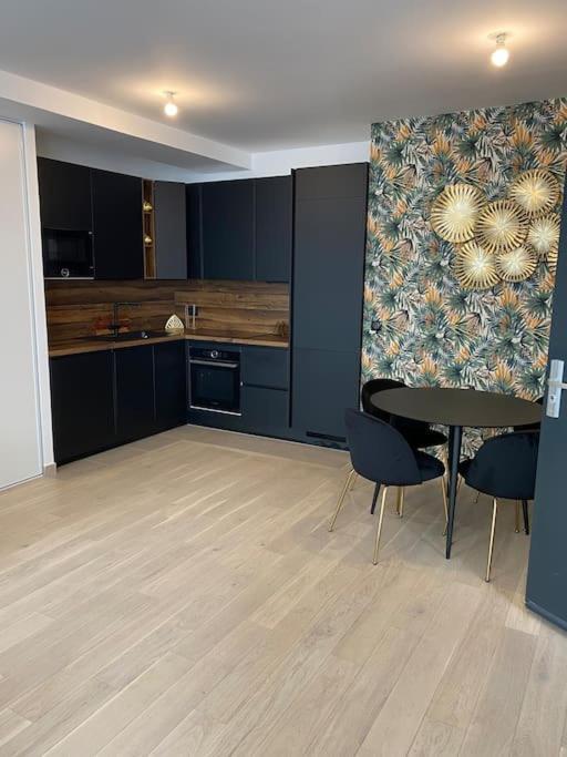 Brand New 1 Bedroom Flat With Parking- 5 Min Paris Pte De Versailles Issy-les-Moulineaux Extérieur photo