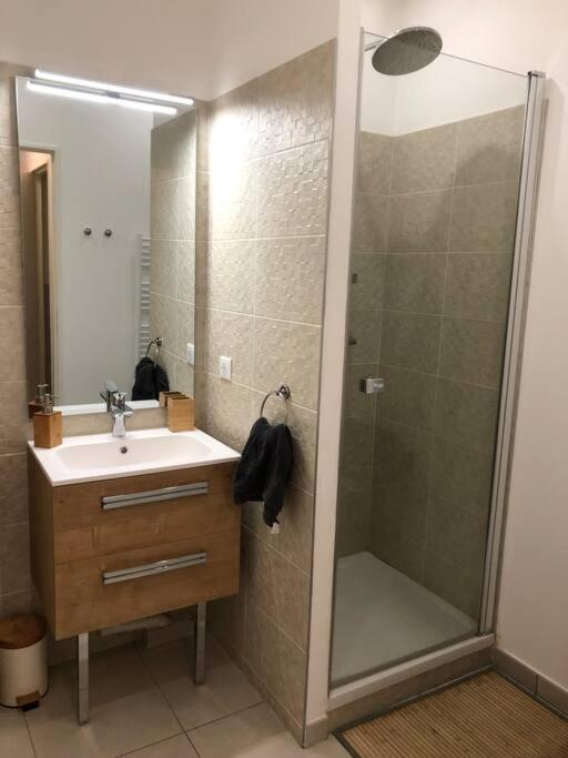 Brand New 1 Bedroom Flat With Parking- 5 Min Paris Pte De Versailles Issy-les-Moulineaux Extérieur photo
